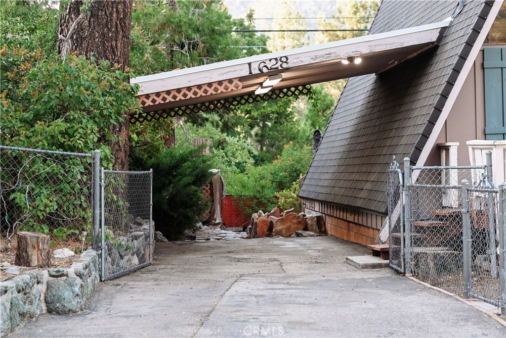 1628 Thrush Property Photo 8