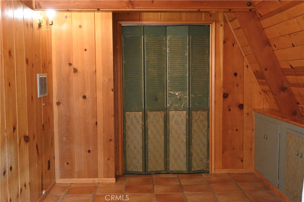 1628 Thrush Property Photo 37