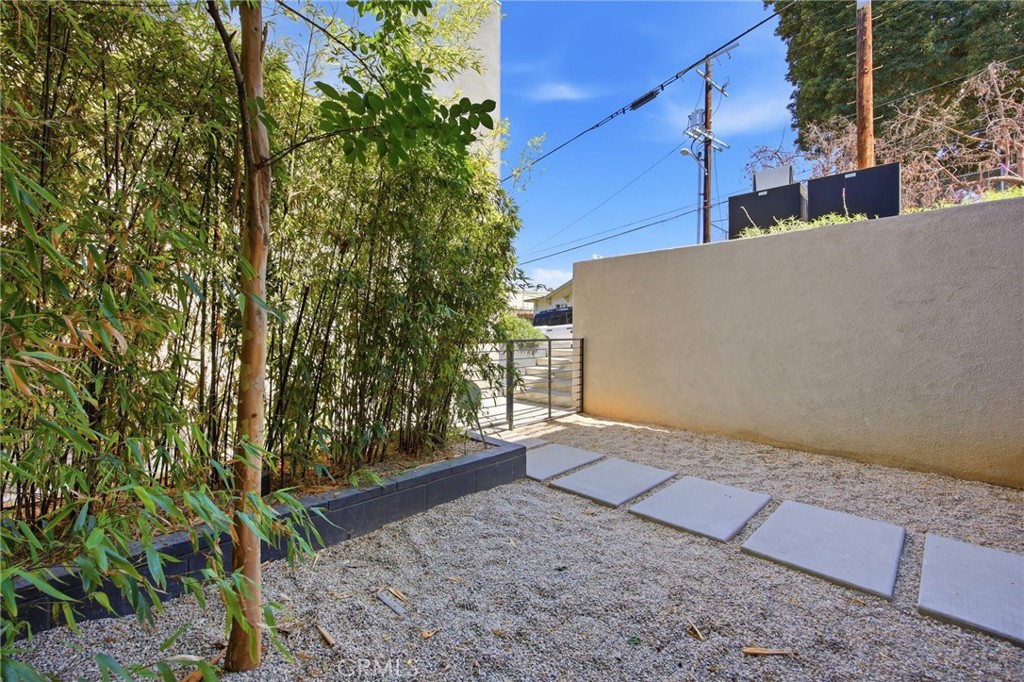 2160 Clifford Property Photo 4