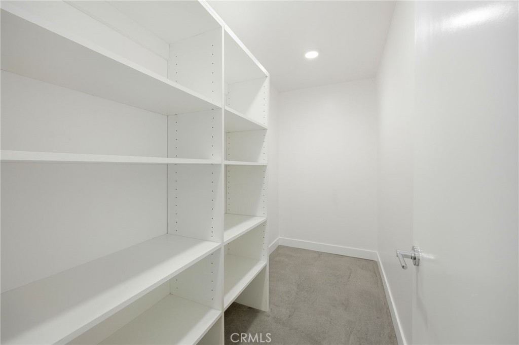 2160 Clifford Property Photo 12