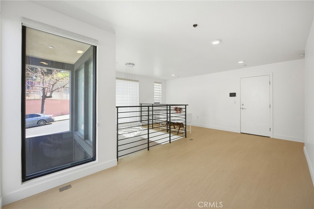 2160 Clifford Property Photo 14
