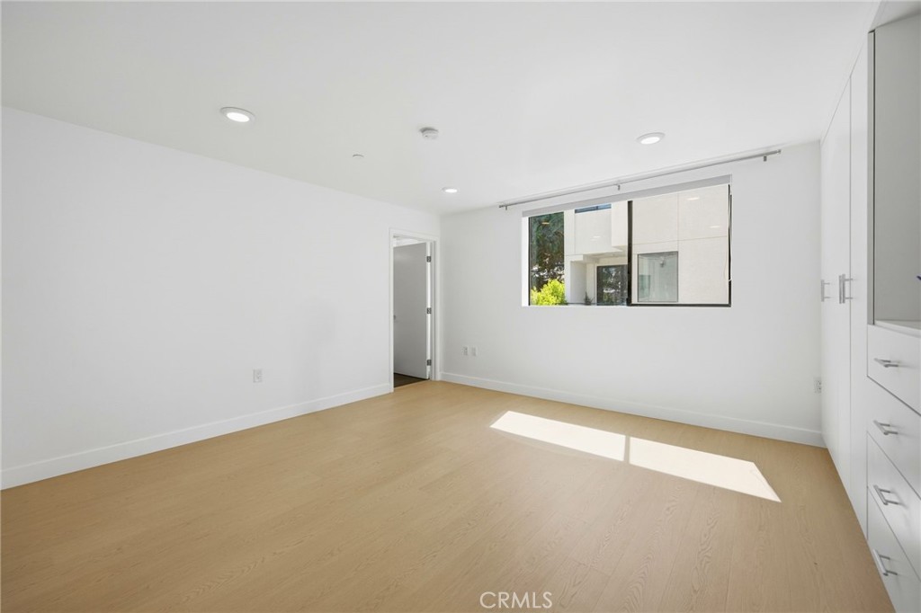 2160 Clifford Property Photo 16