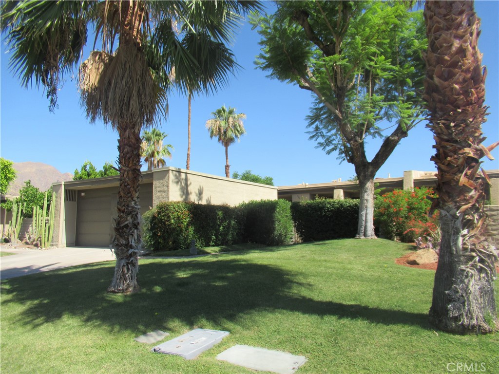 1152 Tiffany Circle N Property Photo 2