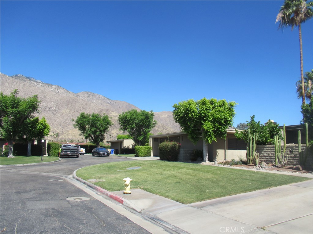 1152 Tiffany Circle N Property Photo 3