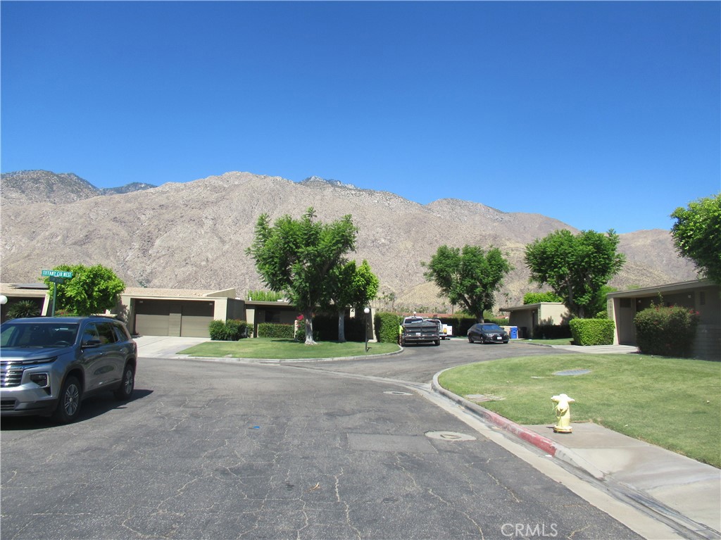 1152 Tiffany Circle N Property Photo 4