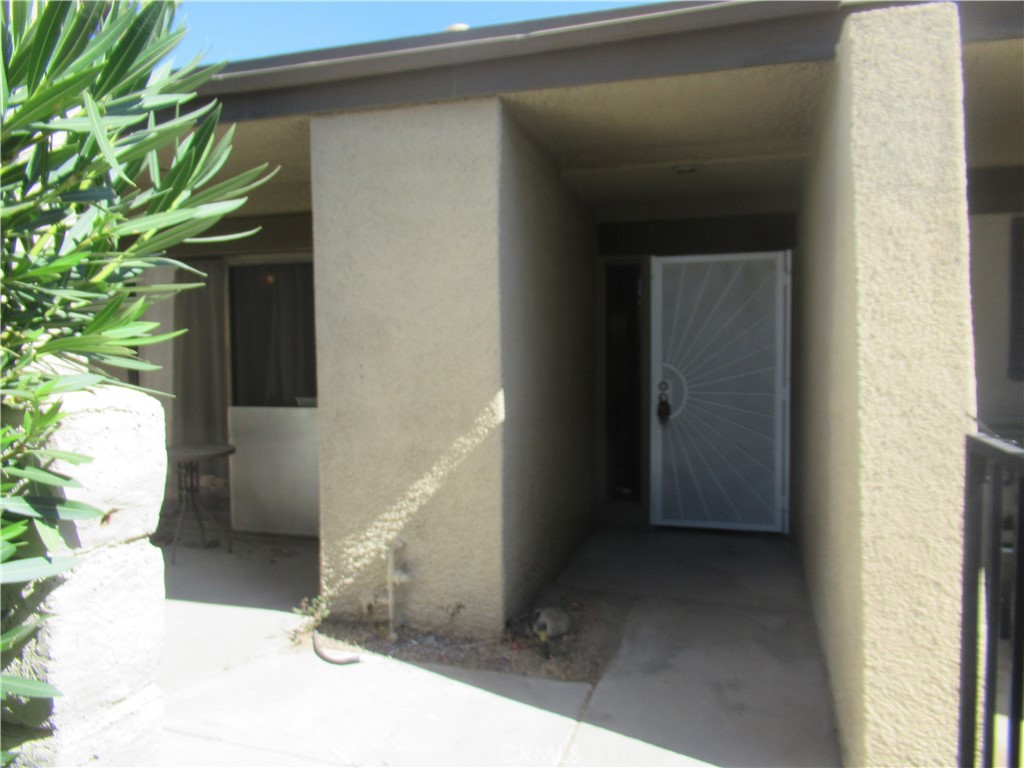 1152 Tiffany Circle N Property Photo 6