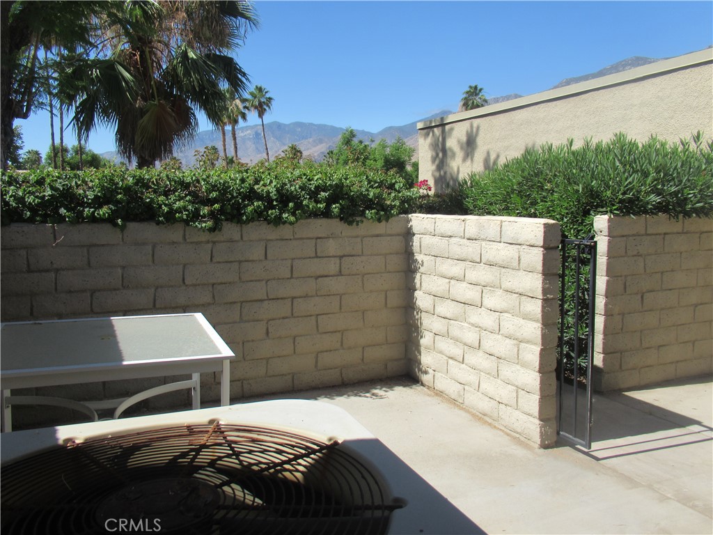 1152 Tiffany Circle N Property Photo 7