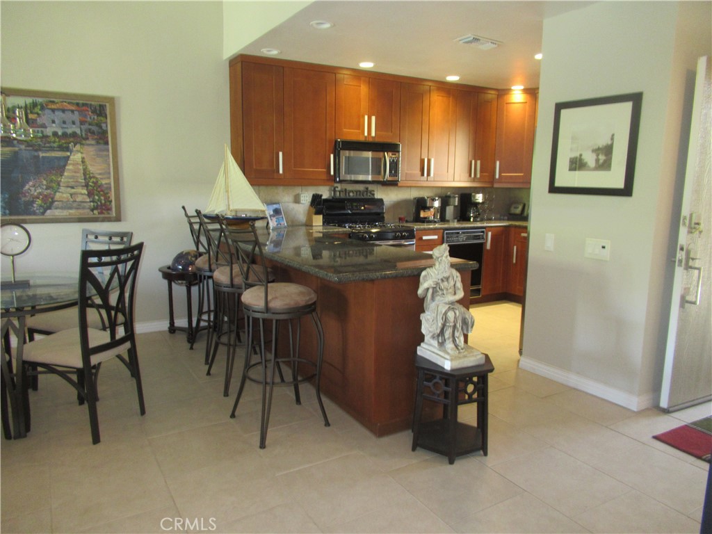 1152 Tiffany Circle N Property Photo 12