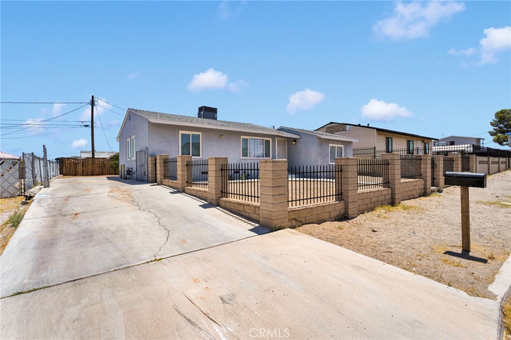 601 Lillian Drive Property Photo 1
