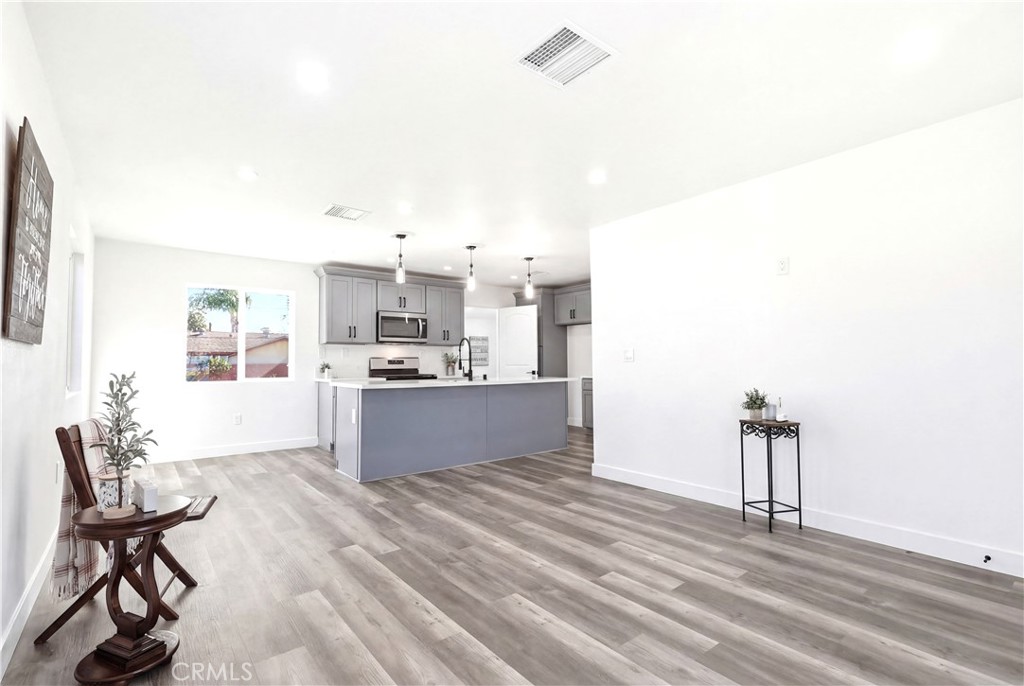 1038 E J Street Property Photo 3