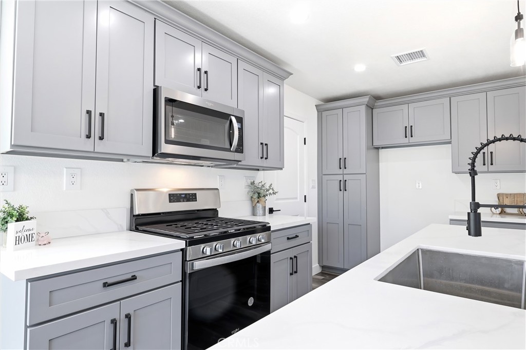 1038 E J Street Property Photo 15