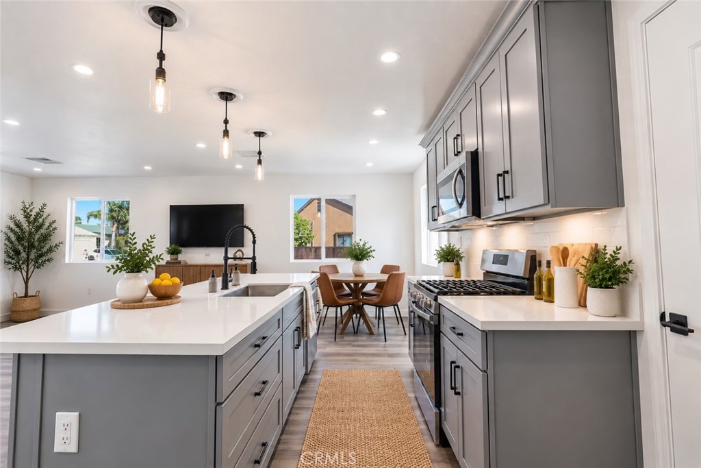 1038 E J Street Property Photo 16