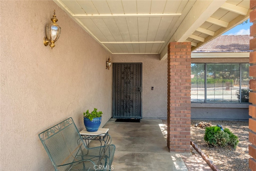 14861 Riverside Property Photo 3