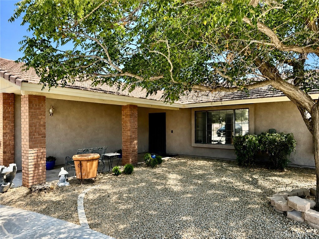 14861 Riverside Property Photo 4