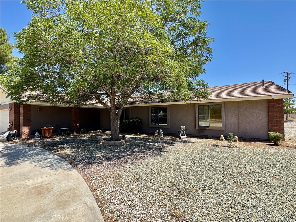 14861 Riverside Property Photo 5