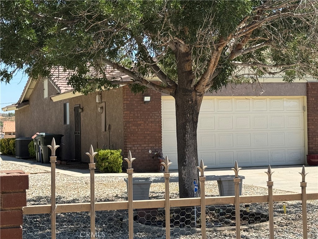 14861 Riverside Property Photo 7