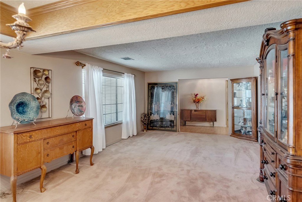 14861 Riverside Property Photo 12