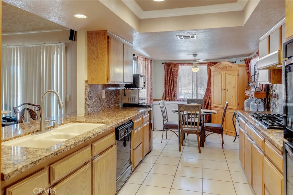 14861 Riverside Property Photo 14