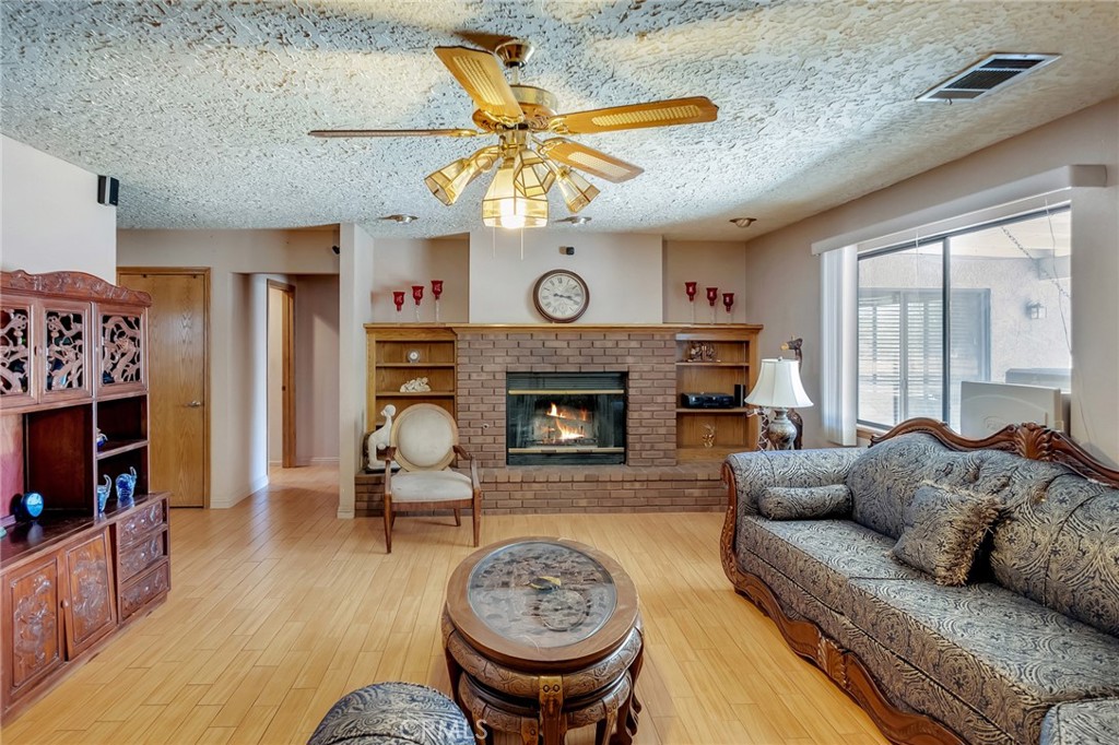 14861 Riverside Property Photo 23