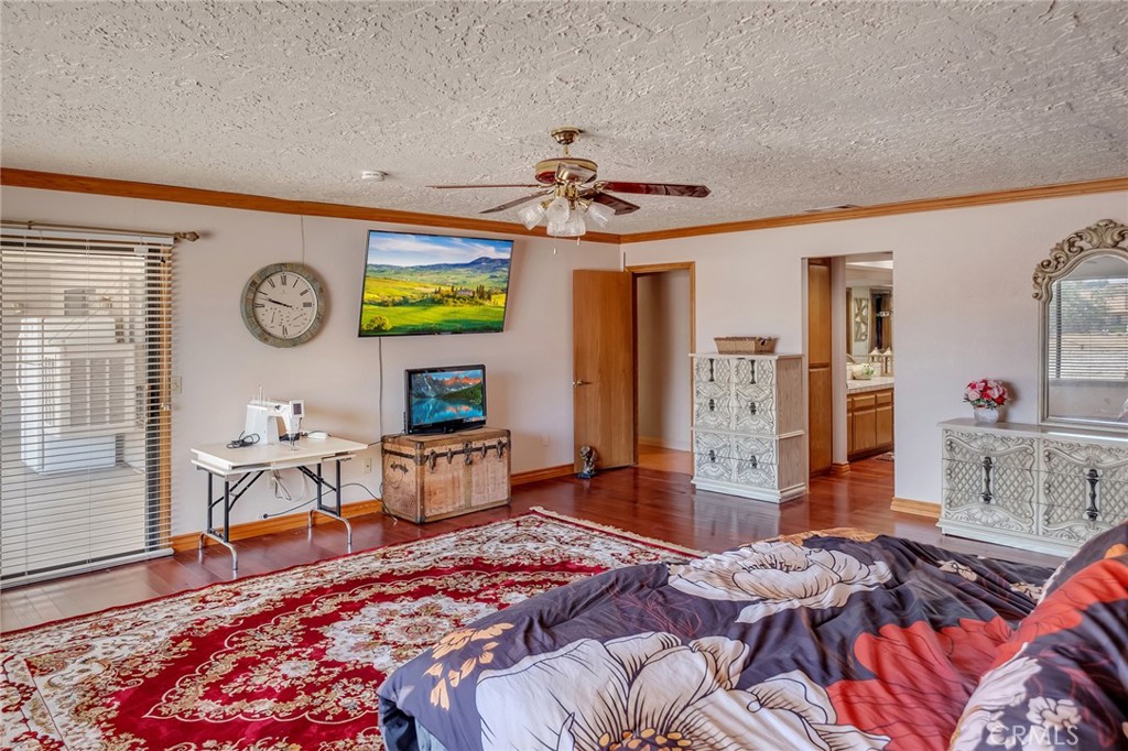 14861 Riverside Property Photo 26