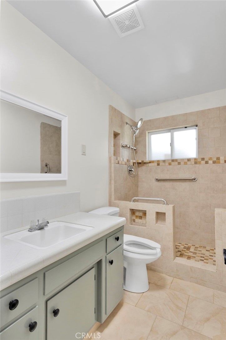 270 E 13th Street Property Photo 13