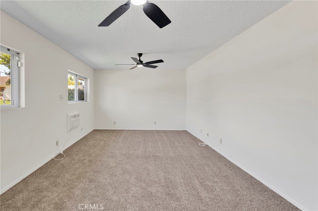270 E 13th Street Property Photo 16