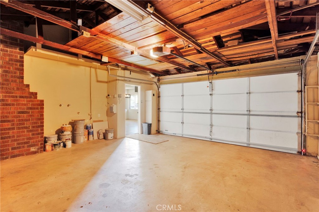 270 E 13th Street Property Photo 32
