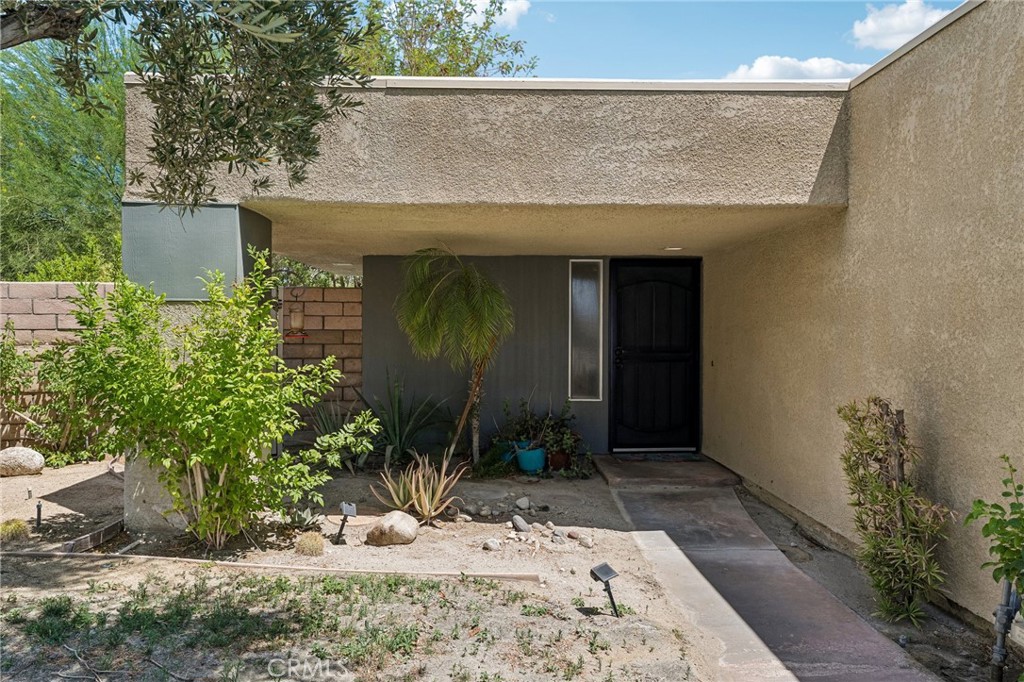 1462 Sunflower Circle N Property Photo 3