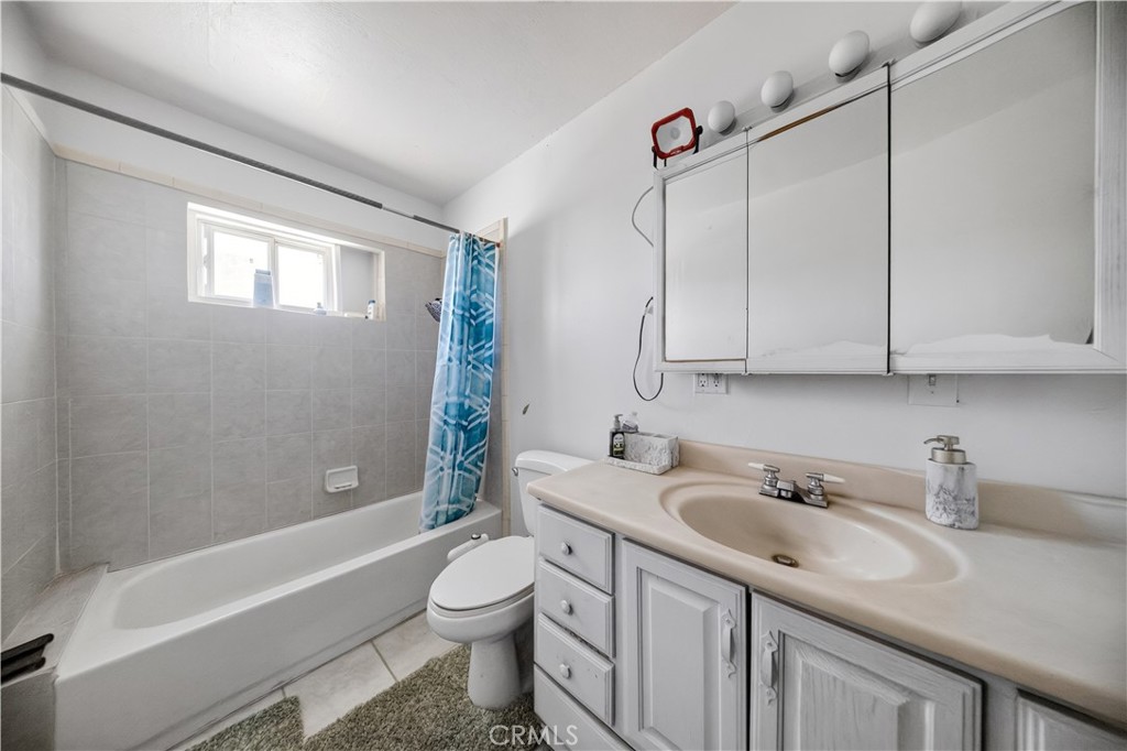 9735 5th Street Property Photo 4