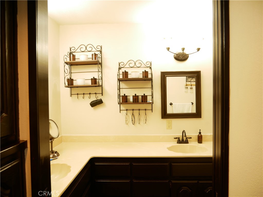 18090 Mariner Drive Property Photo 4
