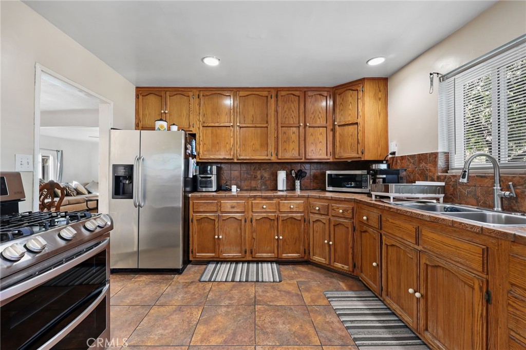 13244 Francisquito Property Photo 7