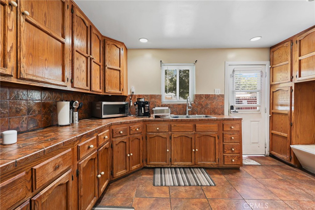 13244 Francisquito Property Photo 8