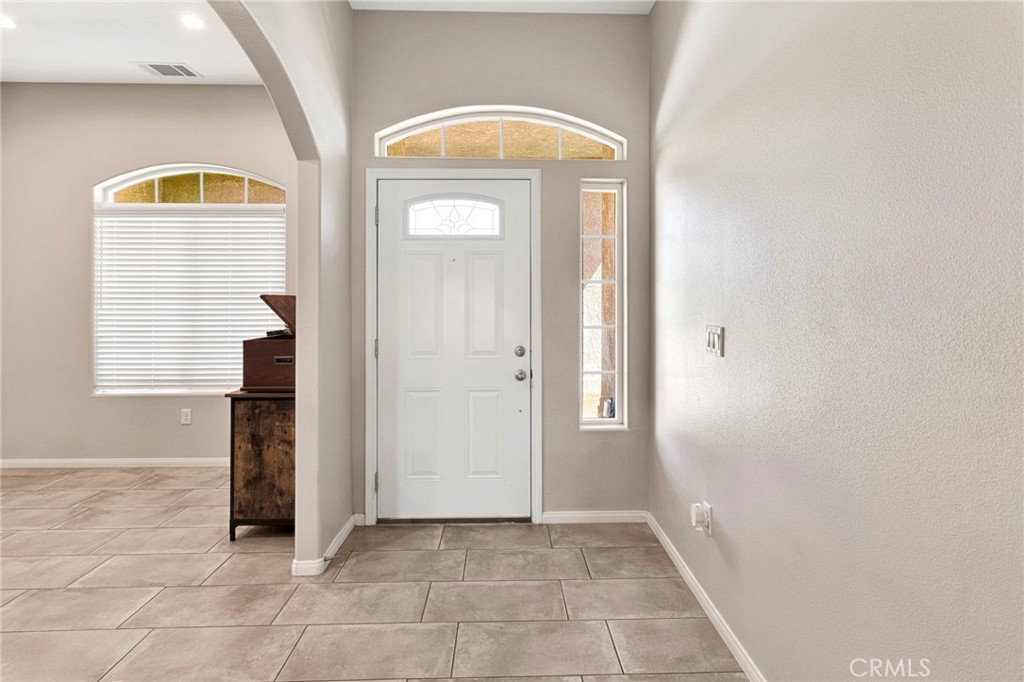 17889 Sycamore Property Photo 6