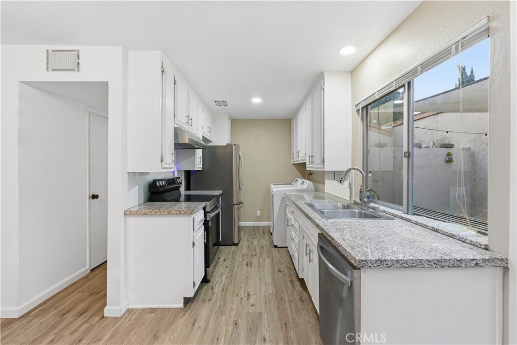1012 Peg Street Property Photo 9