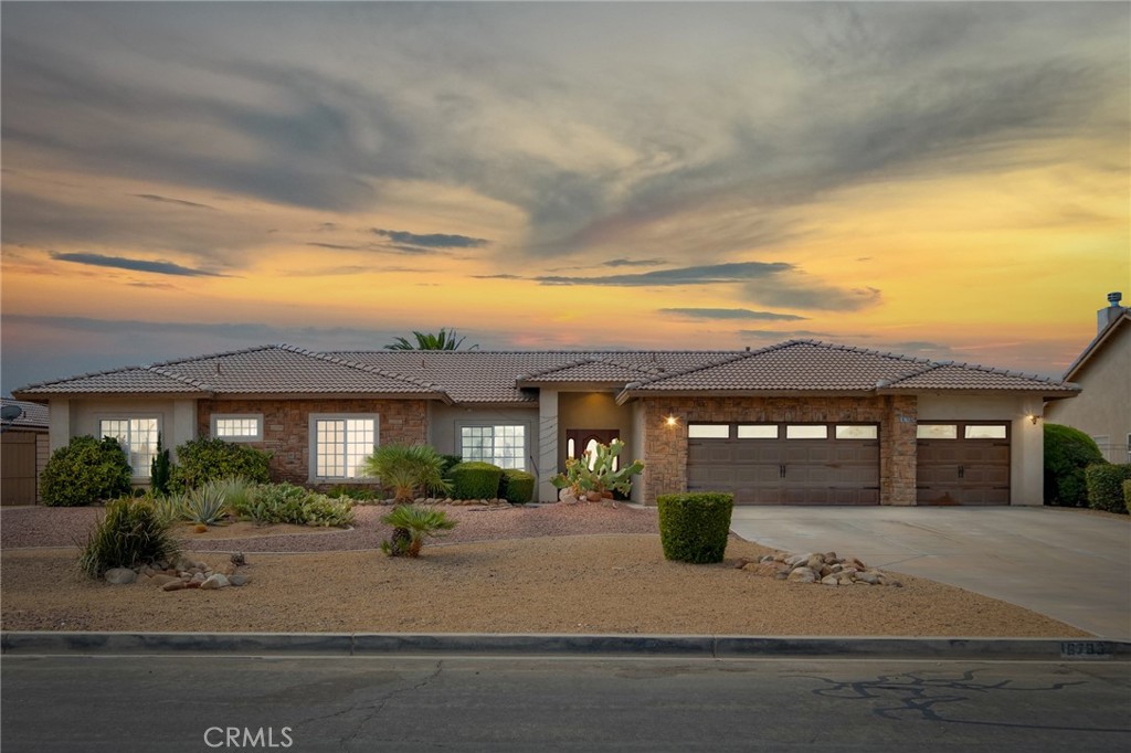 16783 Crockett Property Photo 3