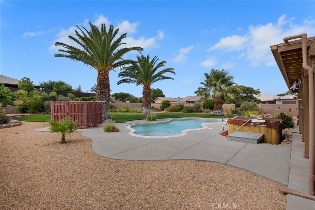16783 Crockett Property Photo 5