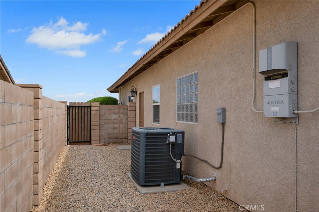 16783 Crockett Property Photo 14