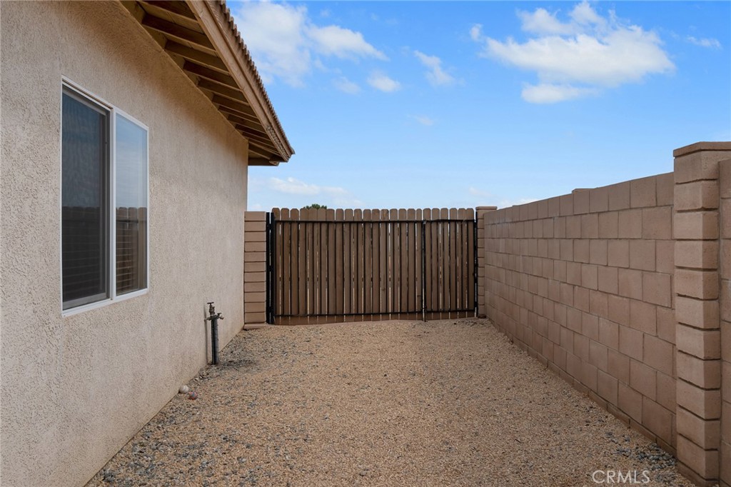 16783 Crockett Property Photo 15