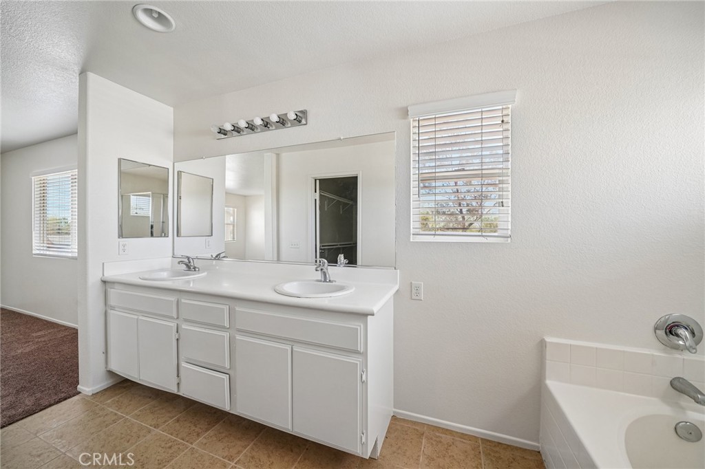 13960 Swallowtail Property Photo 28