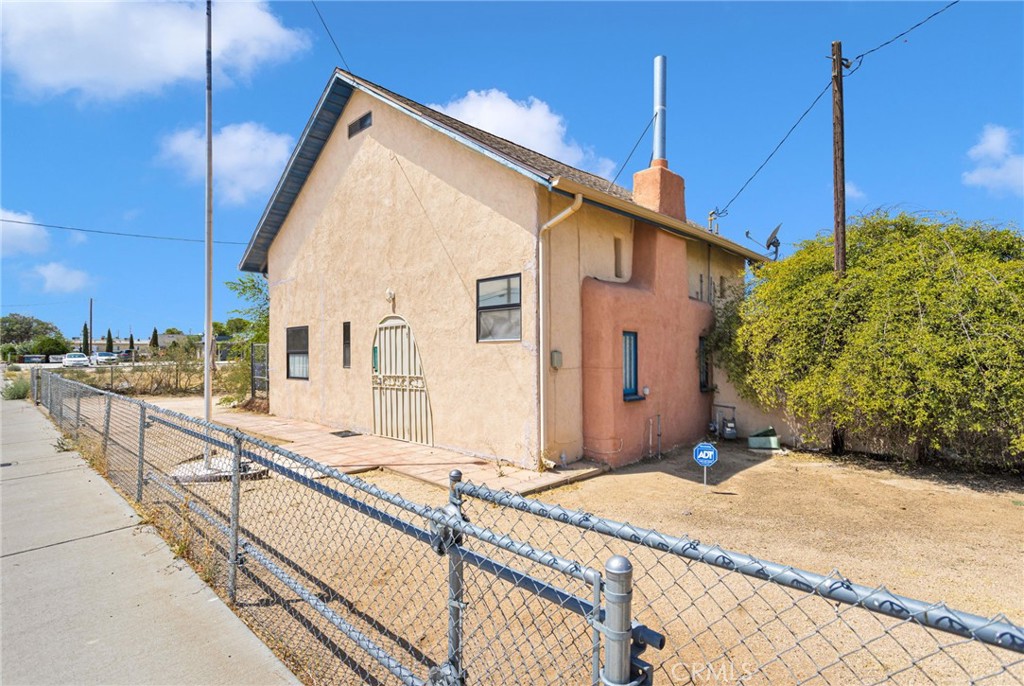 18058 Jonathan Street Property Photo 4
