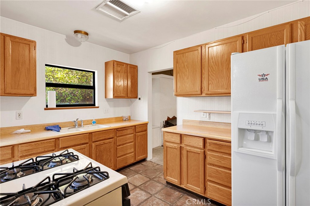 18058 Jonathan Street Property Photo 12