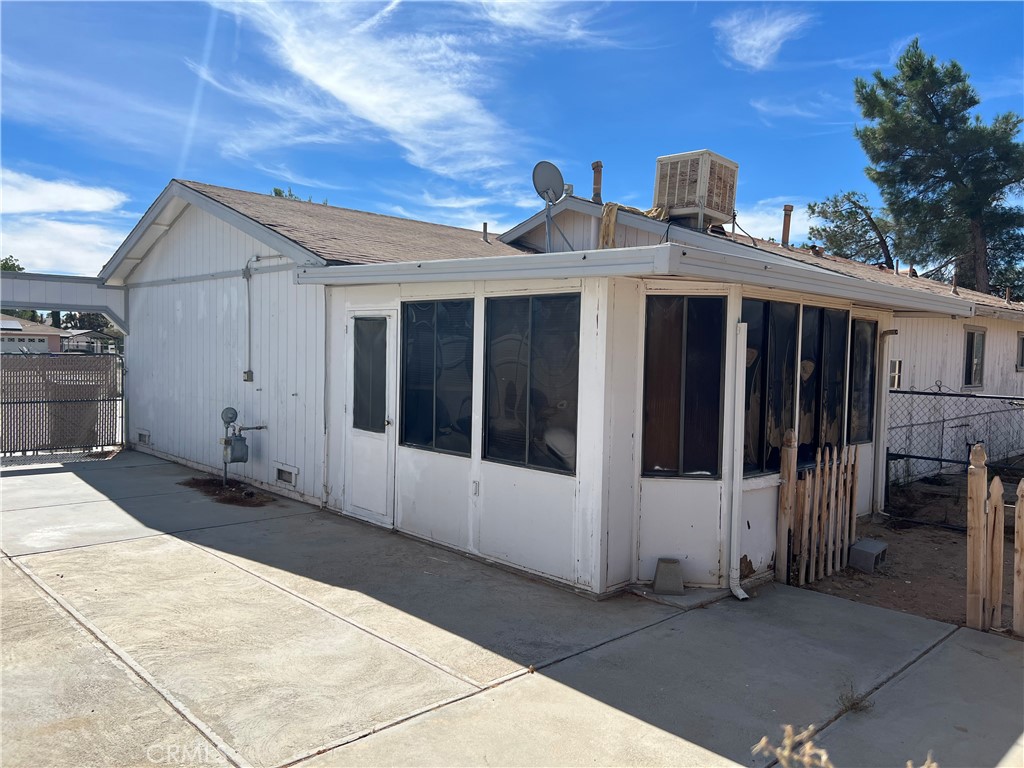 12716 Iroquois Property Photo 6
