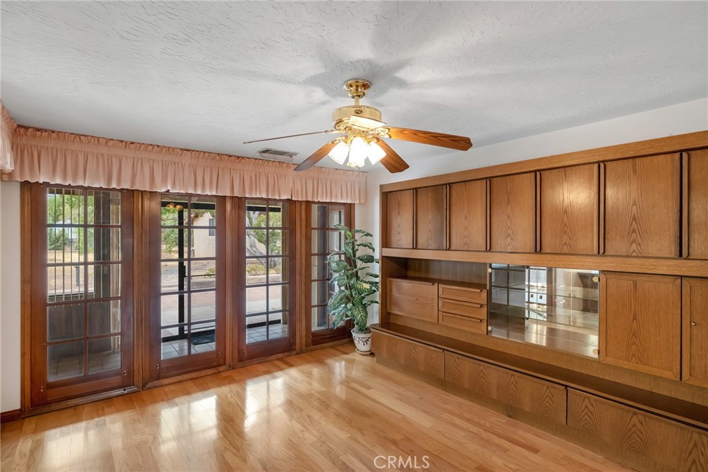 7040 Kenyon Property Photo 6