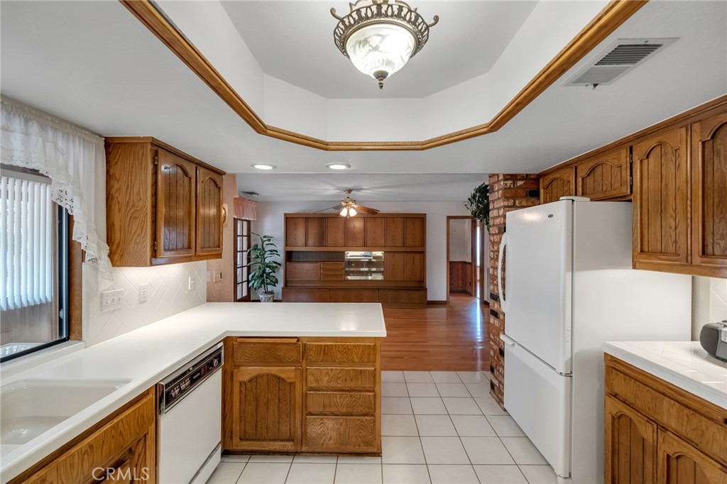 7040 Kenyon Property Photo 8