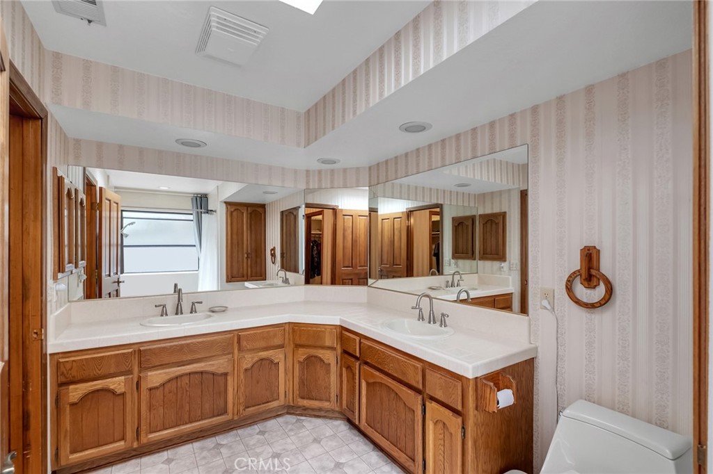 7040 Kenyon Property Photo 14