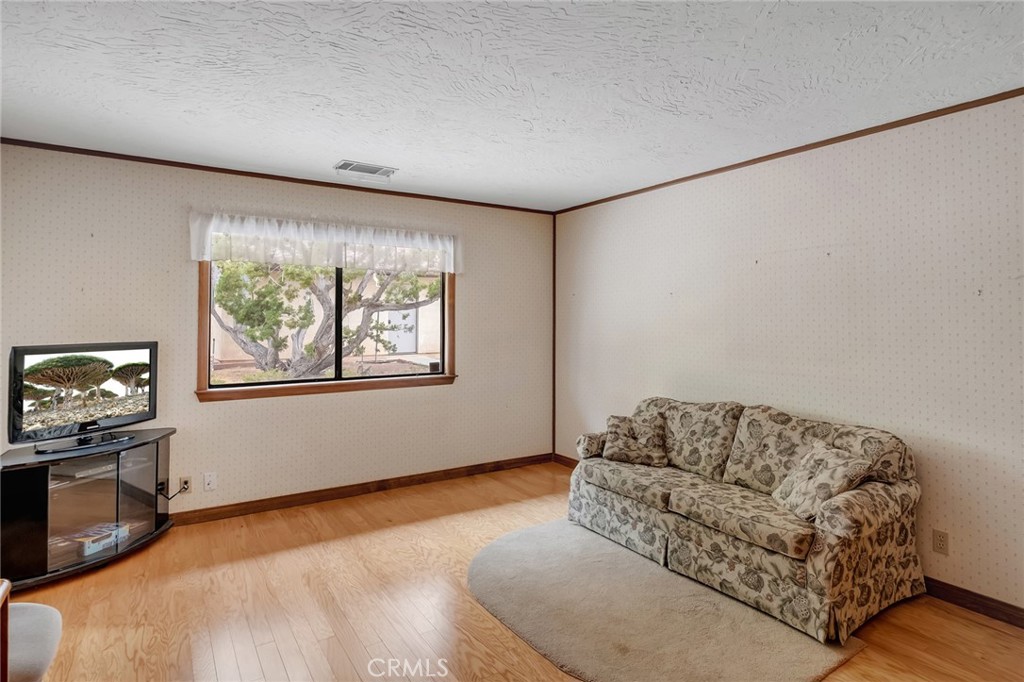 7040 Kenyon Property Photo 19