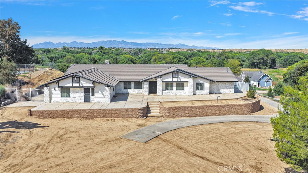 14942 Riverside Drive Property Photo 1