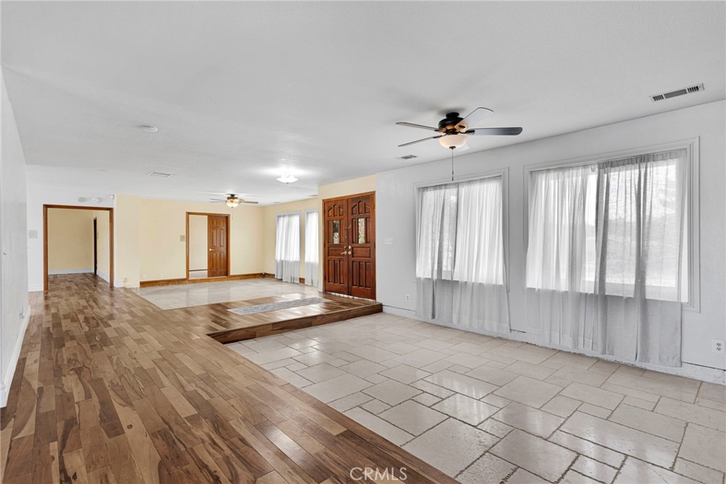14942 Riverside Drive Property Photo 8
