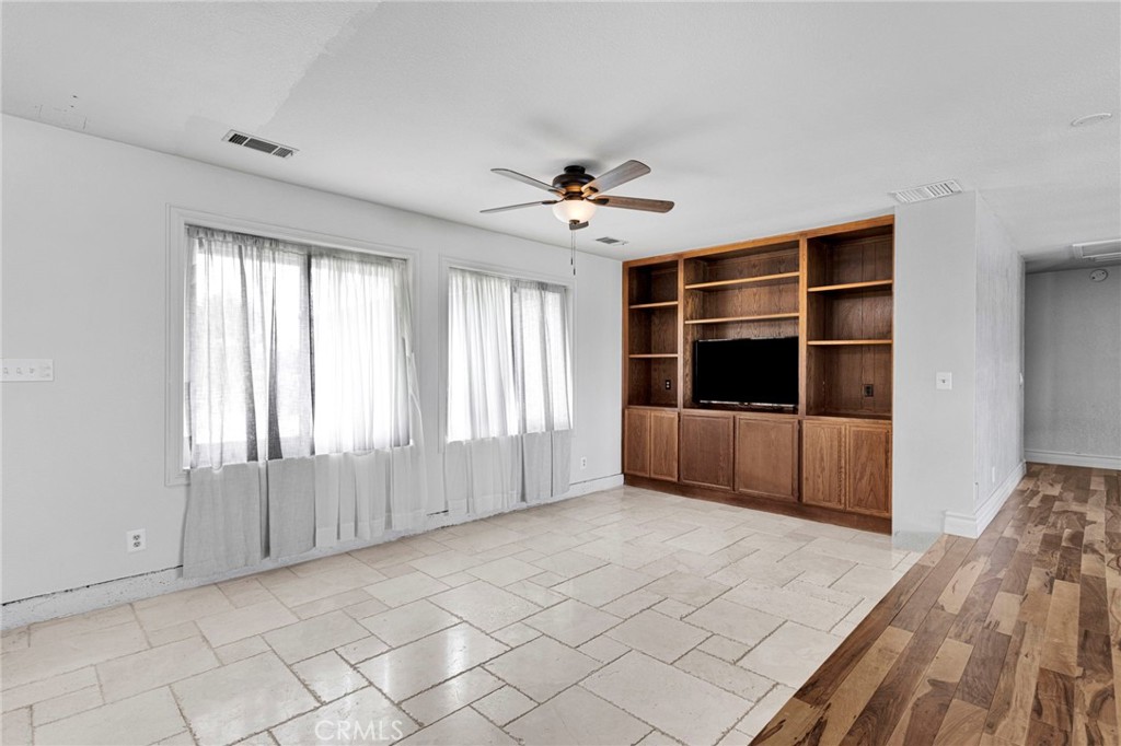 14942 Riverside Drive Property Photo 9