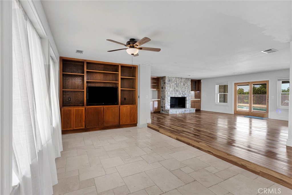 14942 Riverside Drive Property Photo 10